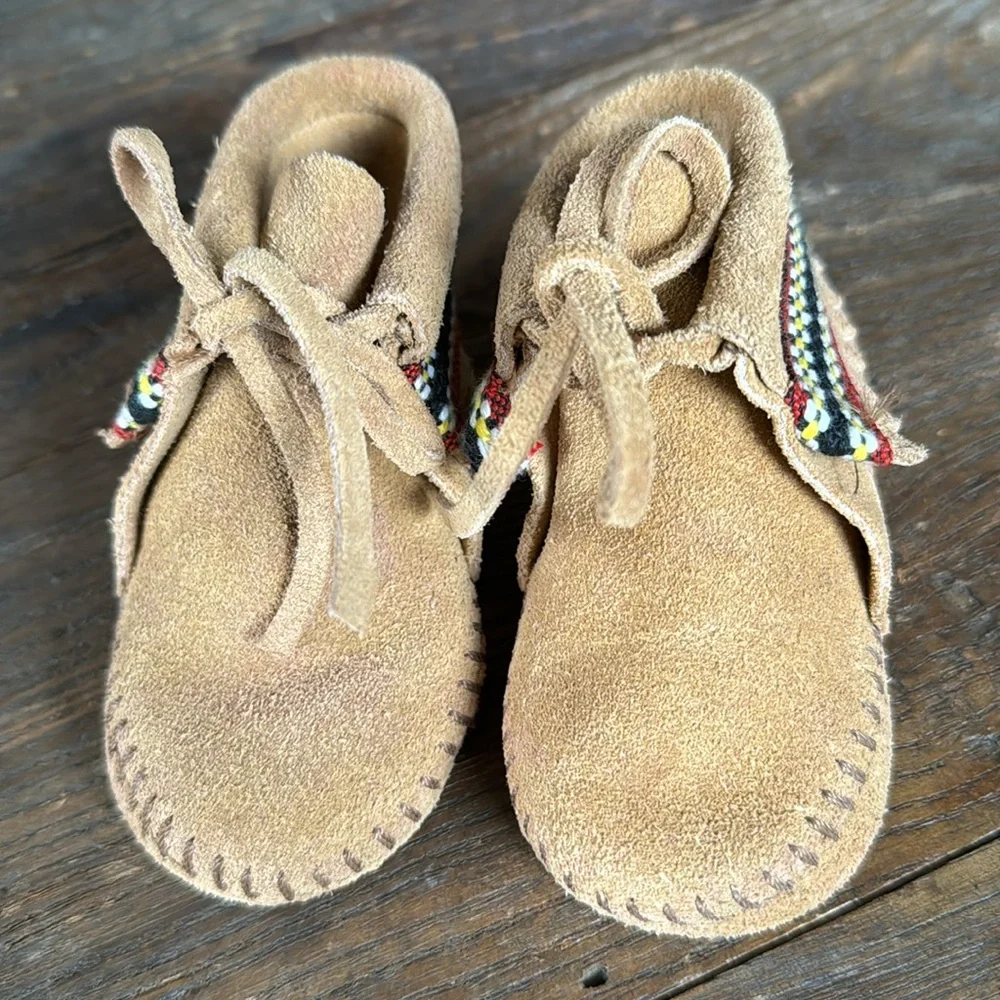 Baby Minnatonka Braid bootie suede moccasins‎ EUC size 3